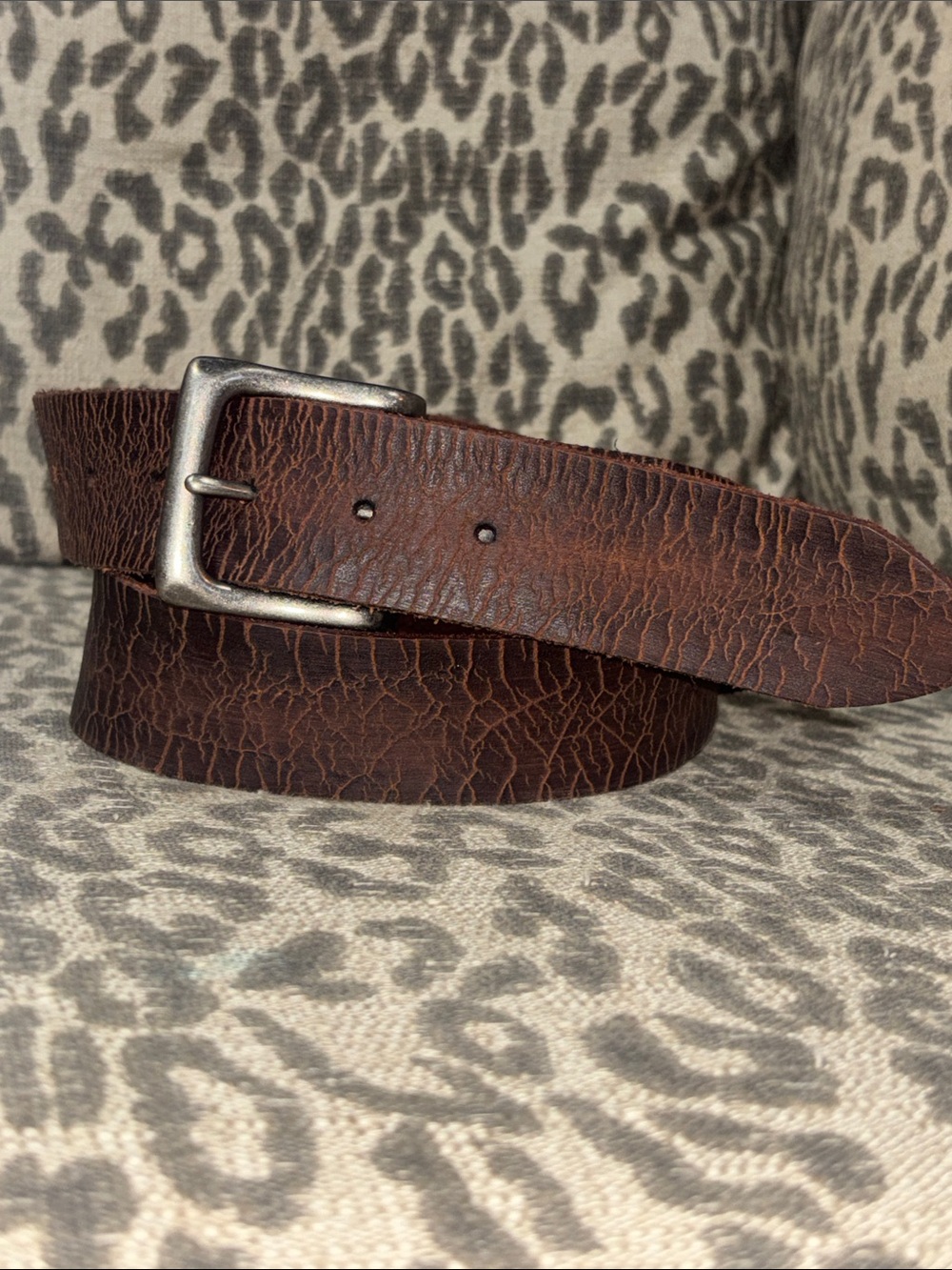 Distressed textured thick leather belt lived in grunge dark brown silver buckle - Picture 2 of 11